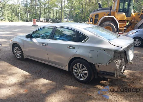 2015 Nissan Altima 2.5 S z USA, uszkodzony, nr VIN 1N4AL3AP6FN329652